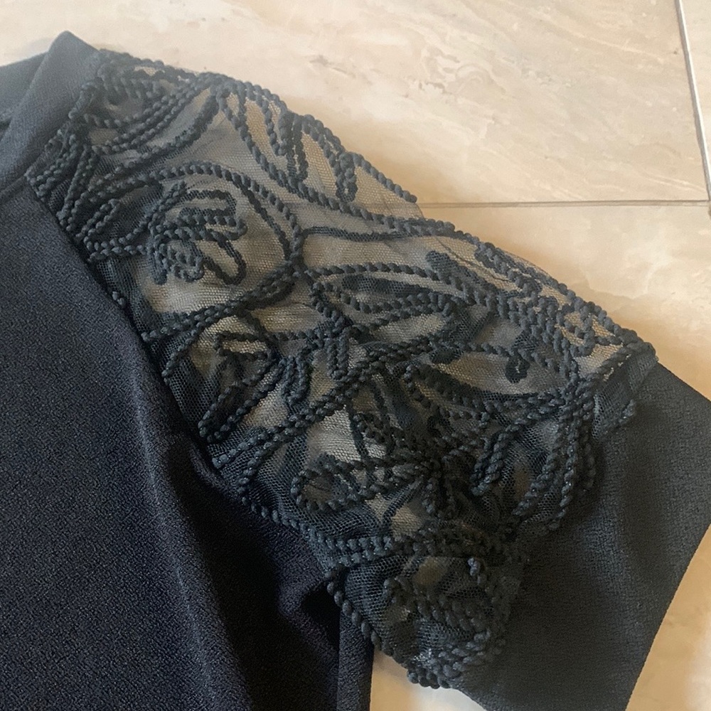 Mesh sleeve dress - Picture 4 of 4